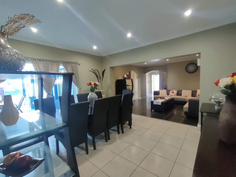 8 Bedroom Property for Sale in Wavecrest Eastern Cape